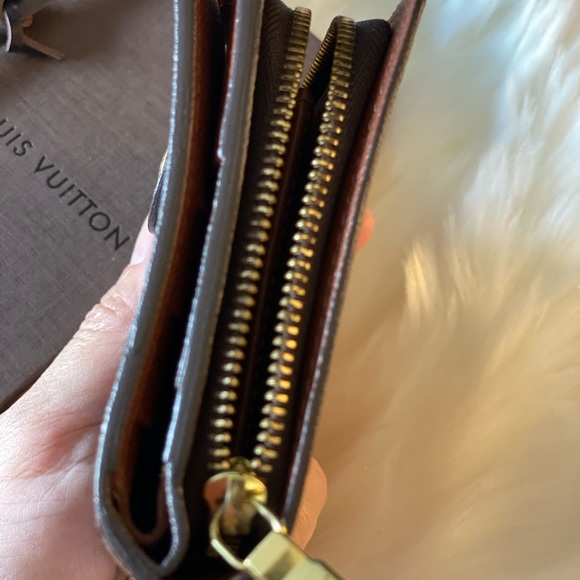 🛑SOLD🛑 Authentic Louis Vuitton Compact Wallet - Picture 9 of 12